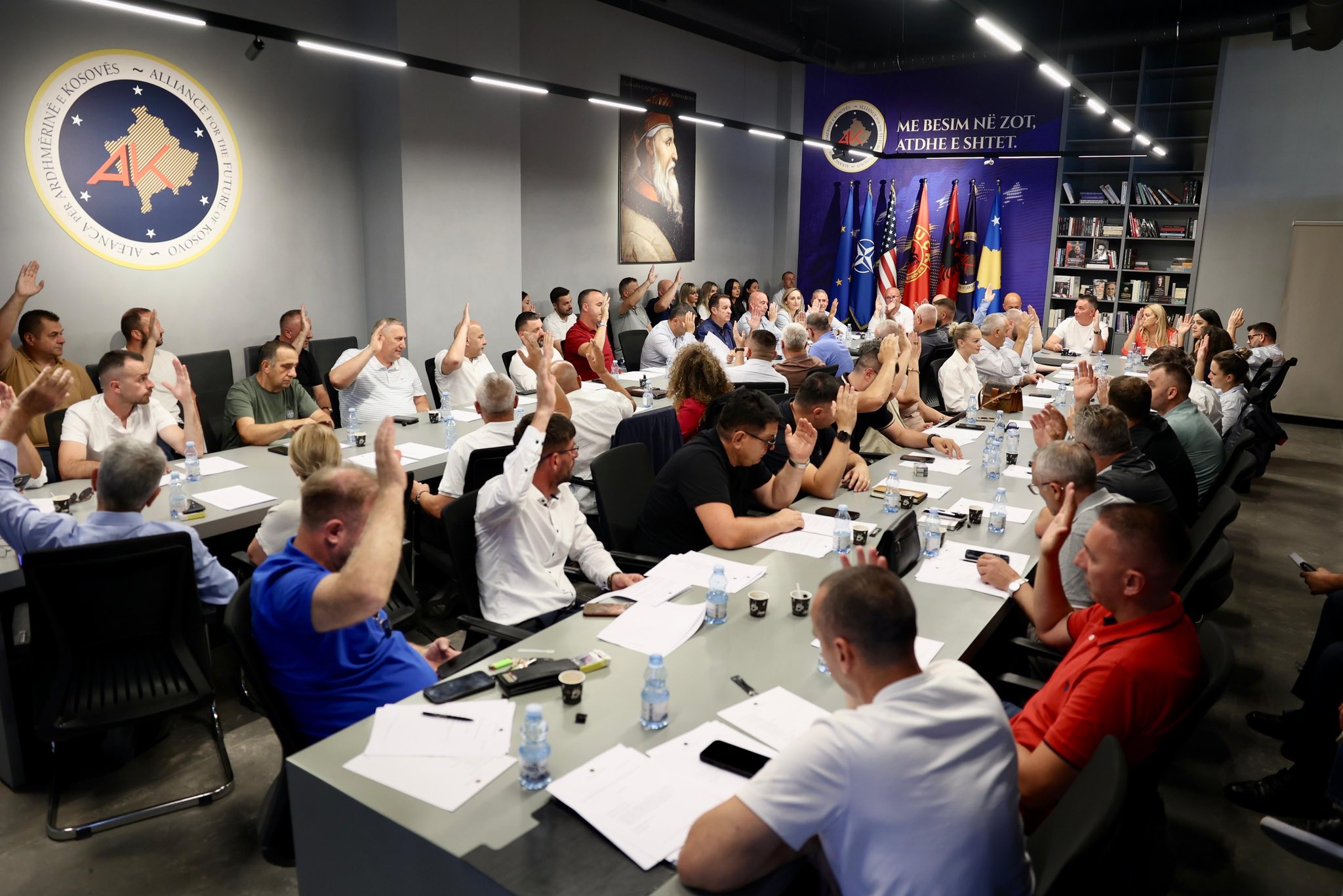 Haradinaj publikon emrat e kandidatëve për kryetarë komunash nga AAK