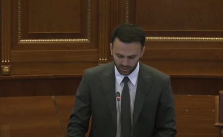 Krasniqi i bën thirrje Kurtit të respektoj vendimin e Gjykatës Supreme