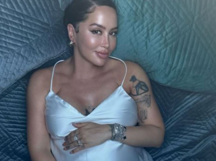 Dafina Zeqiri bëhet nënë për herë të parë, ky është emri i veçantë i djalit