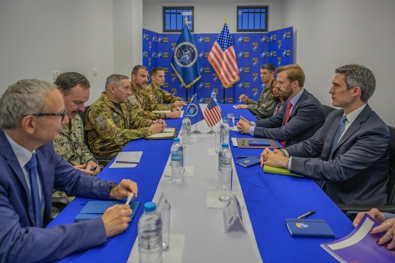 Komandanti i KFOR-it takohet me zyrtarin e lartë amerikan, flasin  për sigurinë në Kosovë dhe rajon
