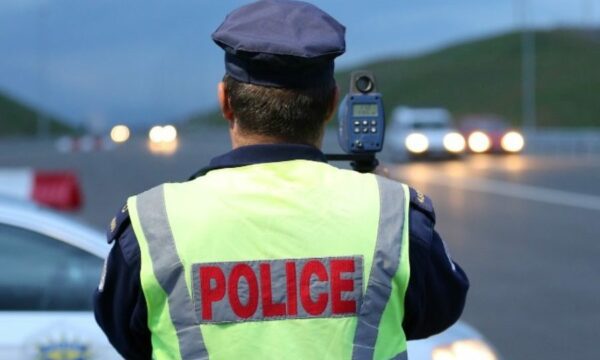 Po zhvillonin gara të shpejtësisë në Shtime, 19-vjeçari gjobitet me një mijë euro, 20-vjeçari me 500