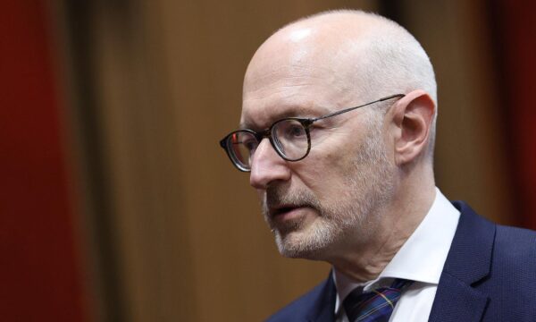 Ambasadori francez: Politikanët të shfrytëzojnë orët e pakta para se të përfundojë afati i Kushtetueses nesër