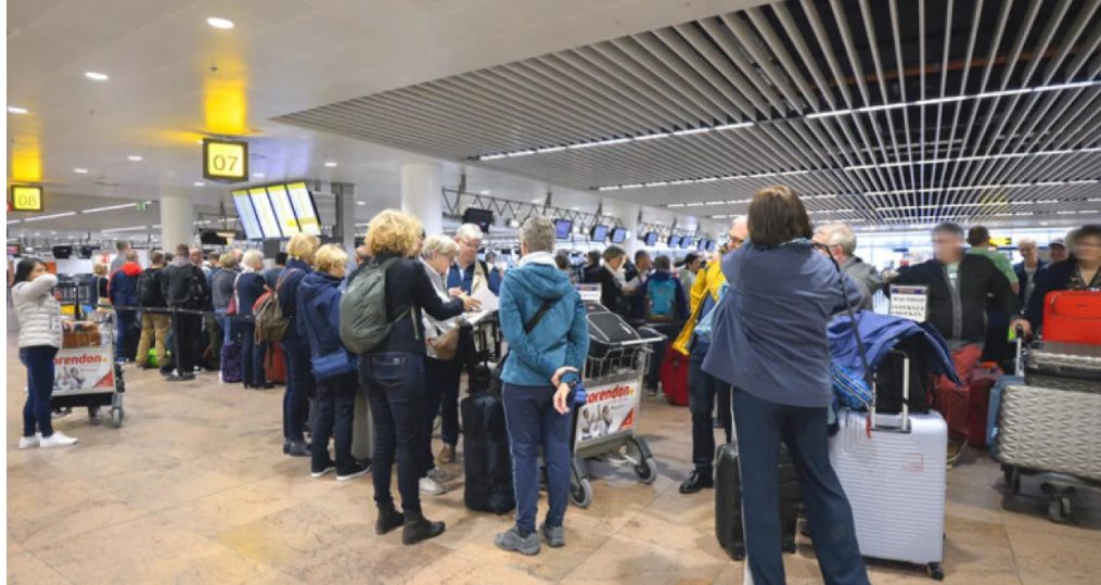 Aeroportet e BE-së do të heqin limitin prej 100 ml lëngje në bagazhet e dorës