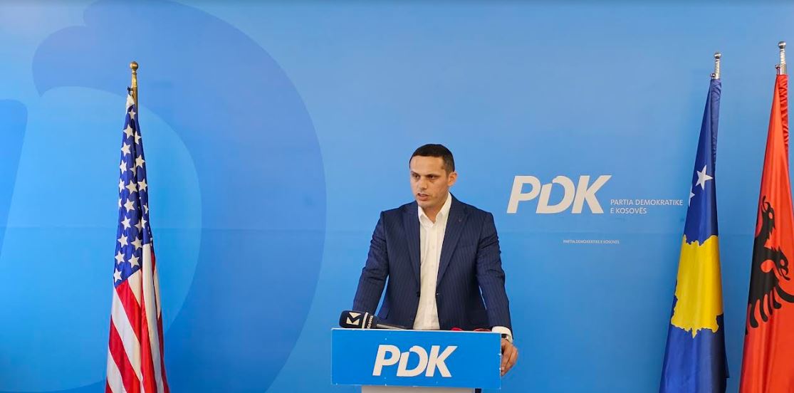 Deputeti i PDK-së: Kurti dhe ministrat të respektojnë vendimin e Supremes – t’i lirojnë funksionet ekzekutive