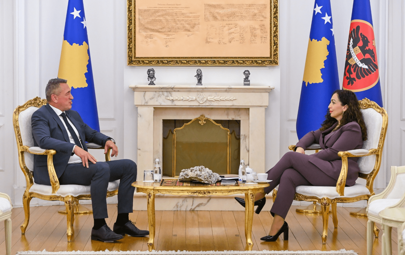 Edhe Rashiqi i shkon në zyre Osmanit