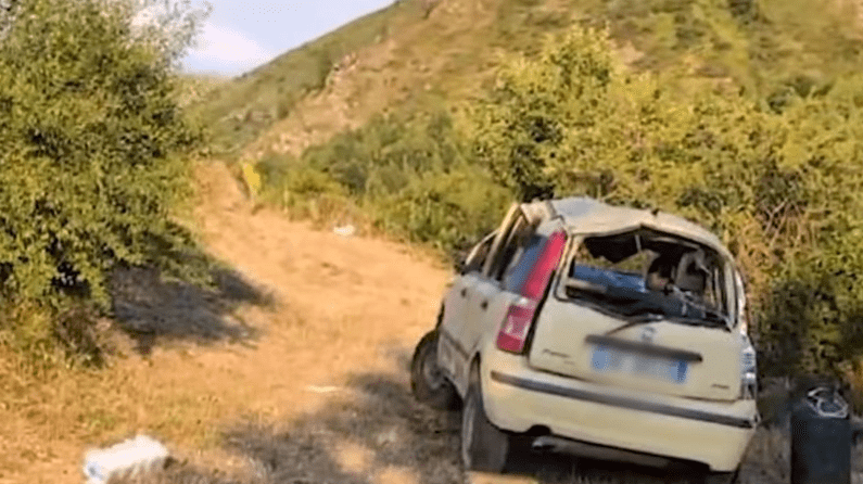 Vdes shoferi në Kukës, automjeti i doli nga rruga