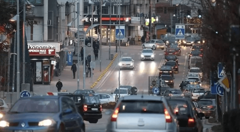 Shoferit në Gjilan iu përkeqësua frymëmarrja nga rrjedhja e substancës kimike, intervenoi policia