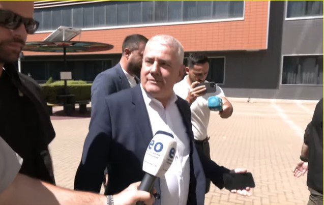 Sveçla: Nuk mund t’i komentoj deklaratat e presidentes