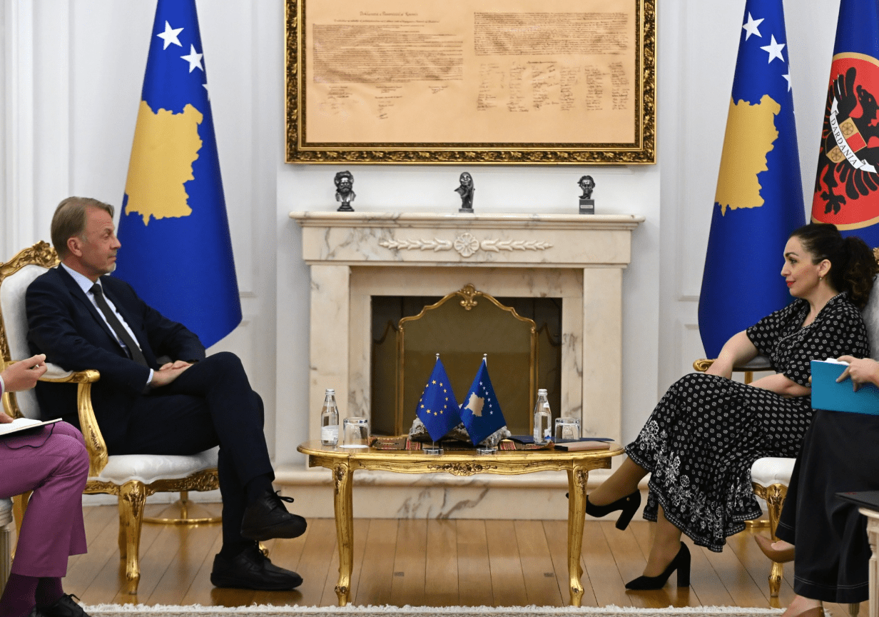 Osmani takohet me shefin e zyrës së BE-së, flasin për bllokadën politike