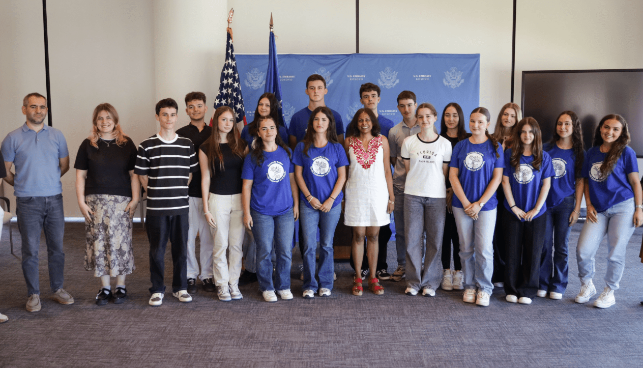 Ambasada amerikane: 16 nxënës nga Kosova do nisin studimet në SHBA