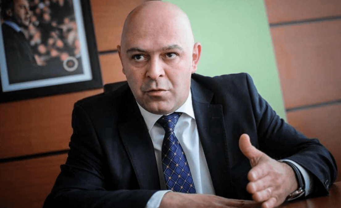 Arrestohen katër zyrtarë në Gjakovë për dallavere me prona, reagon Gjini