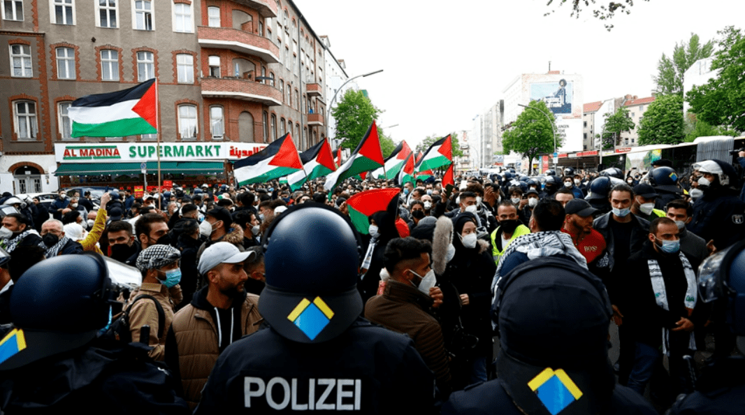 Policë të plagosur dhe dhjetëra të arrestuar në një protestë pro-palestineze në Berlin