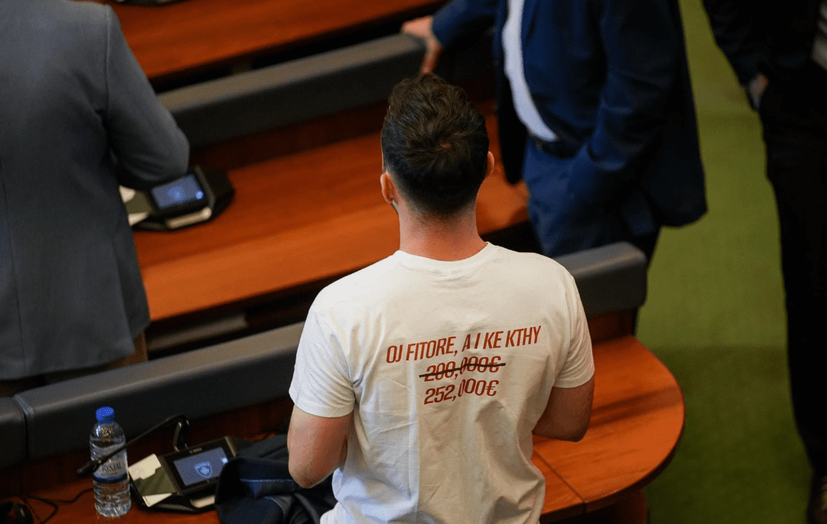Guri i reagon Pacollit: Motra ime është përzgjedhur nga Qeveria e Britanisë si studente e dalluar