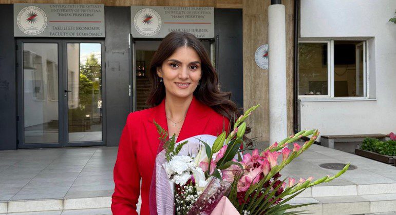 Deputetja e LDK-së bëhet doktor shkence në Fakultetin Ekonomik