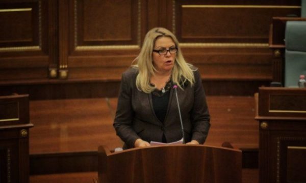 Tallje në Kuvend – AAK-ja propozon Albin Kurtin për komision të fshehtë