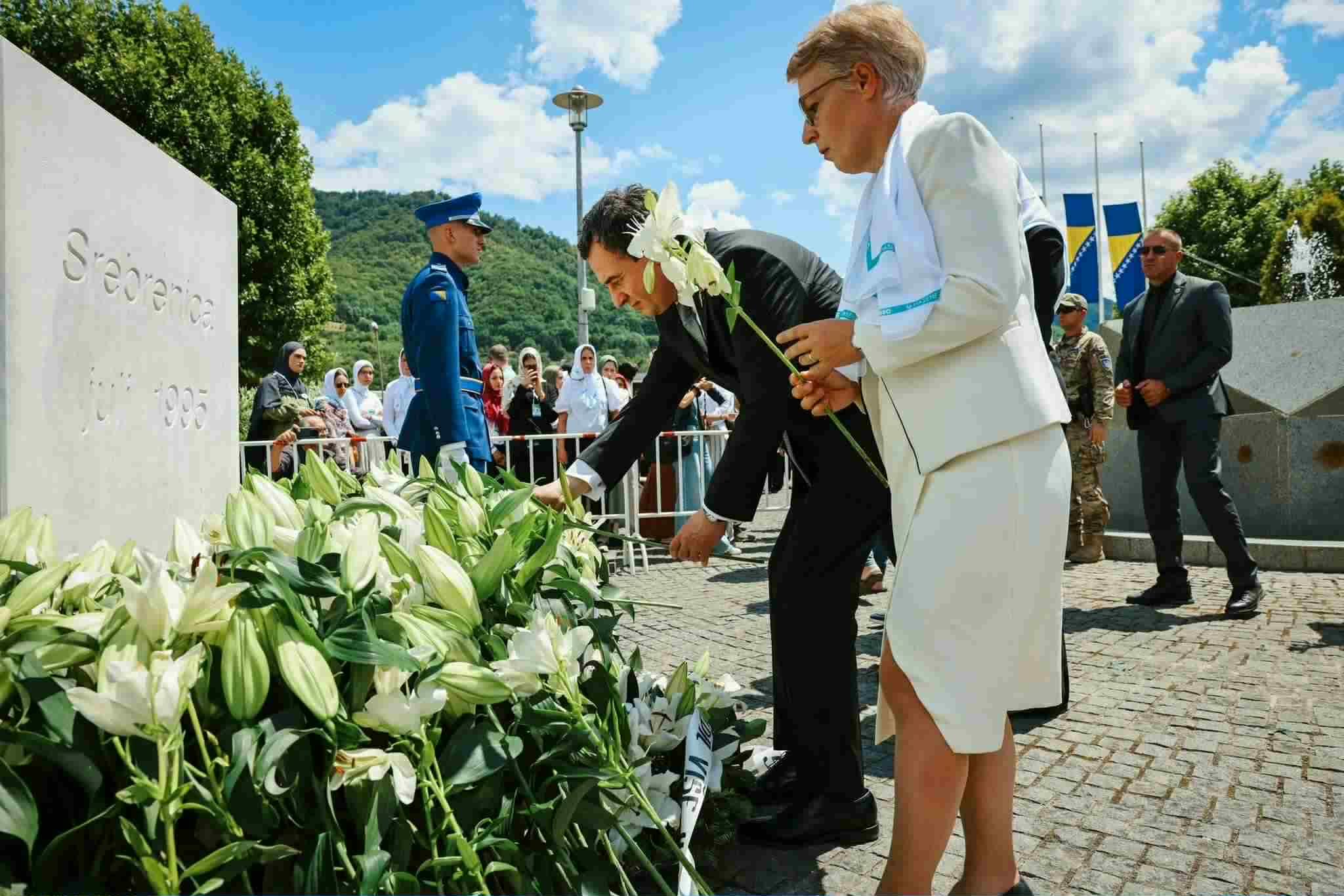 Kurti: Gjenocidi në Srebrenicë, paralajmërim i fushatës gjenocidale që do të ndodhte edhe në Kosovë