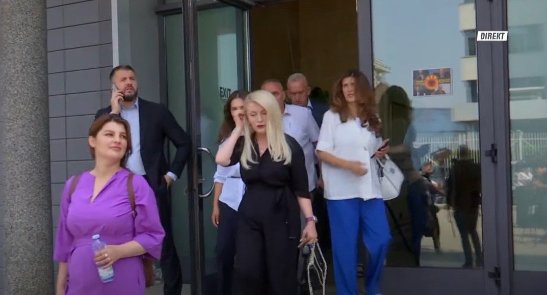 LAJMI I FUNDIT/ Kërcënohet Kuvendi – deputetët largohen nga salla
