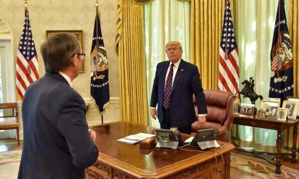 Bajrami e publikon fotografinë Hoti -Trump pasi Vjosa Osmani e quajti “irrelevant”