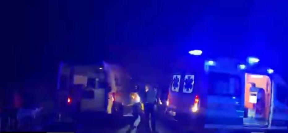 Kamioni me targa serbe godet veturën, një i vdekur dhe katër të lënduar në Shkodër