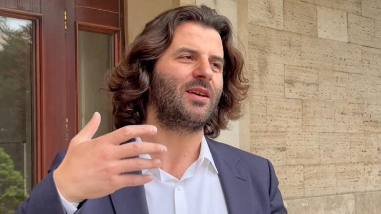 AGK thotë se deputeti Kraki e ka kërcënuar një gazetar pasi u pyet për doktoraturën në Francë