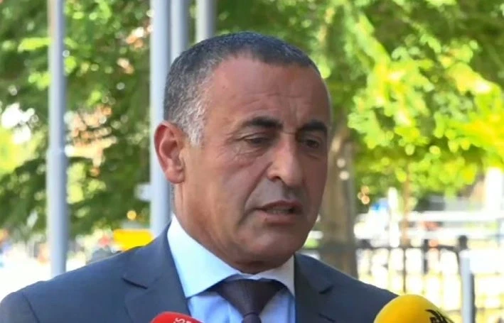 Ibrahimaj i AAK-së: Kurti ka për qëllim blerjen e kohës