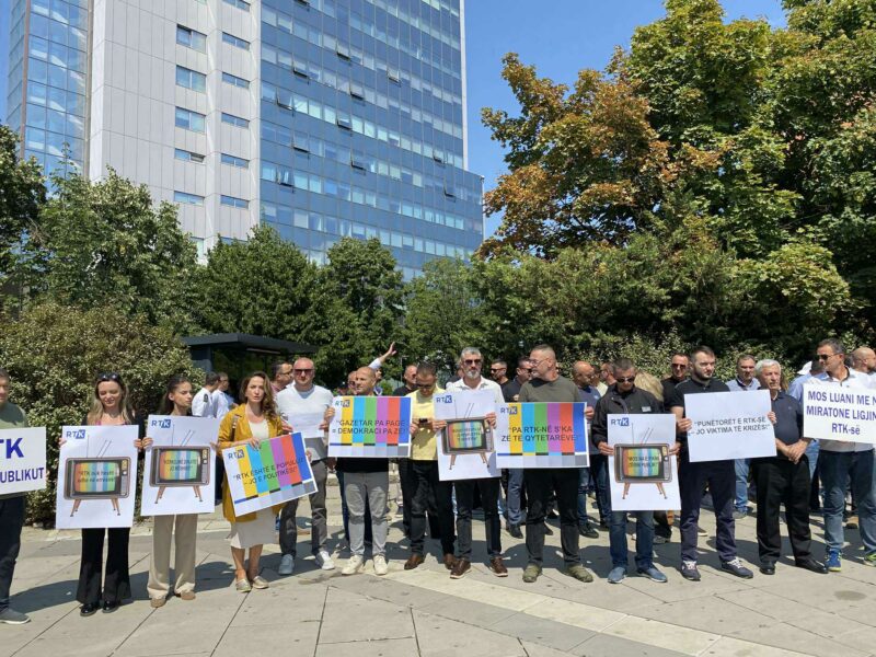 Nis protesta para Qeverisë e organizuara nga Sindikata e Punëtorëve të RTK-së