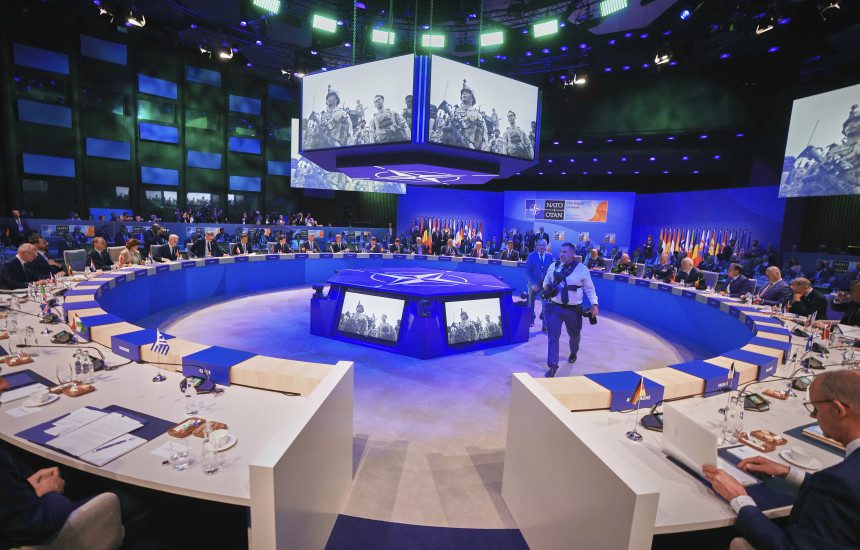 NATO-ja mblidhet të mërkurën për Ukrainën