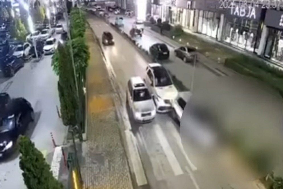 Dy këmbësorë goditen nga vetura në vijat e bardha në Prizren
