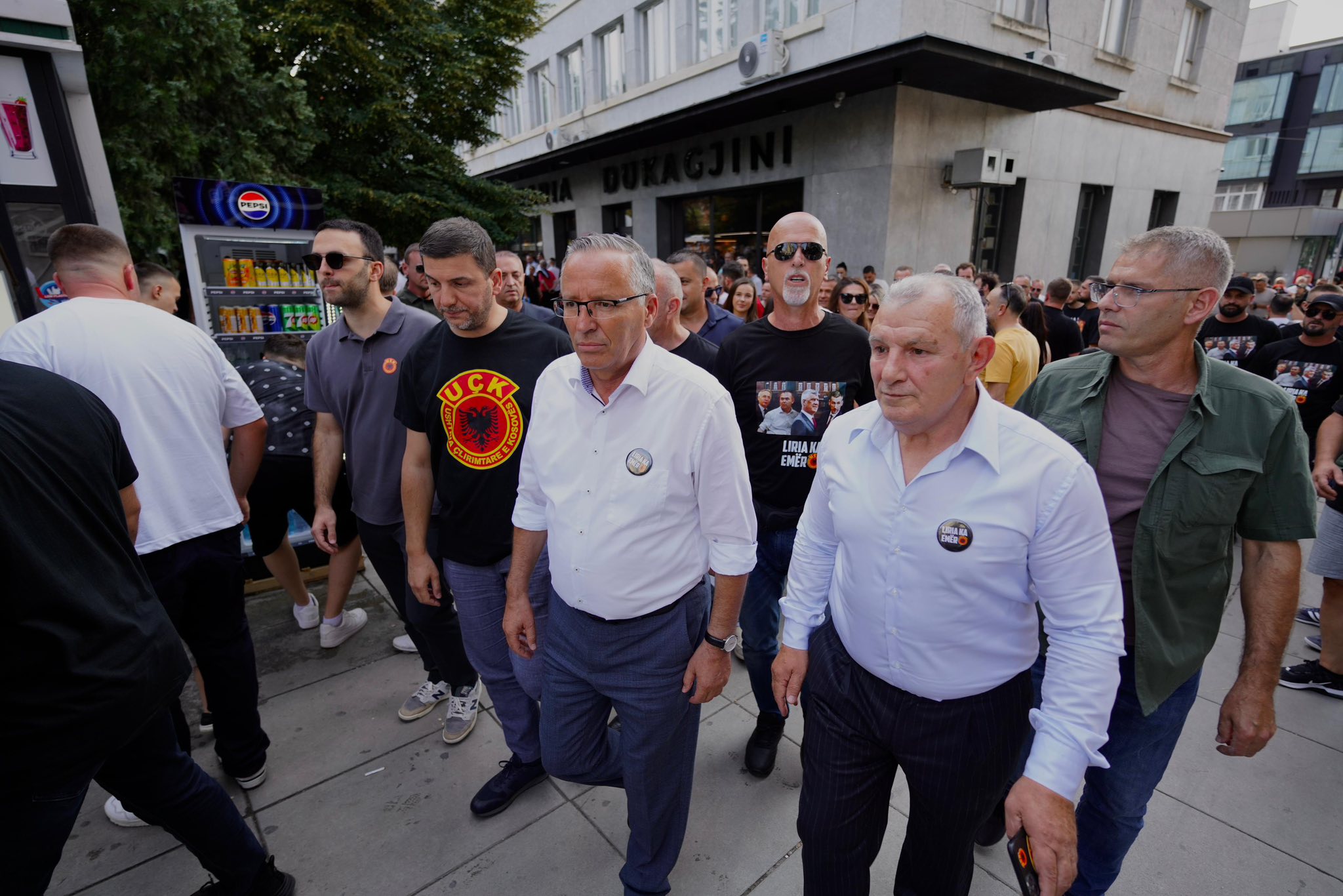 Shukri Buja në ballë të protestës: Ta mbrosh UÇK-në ështe obligim i cdo shqiptari