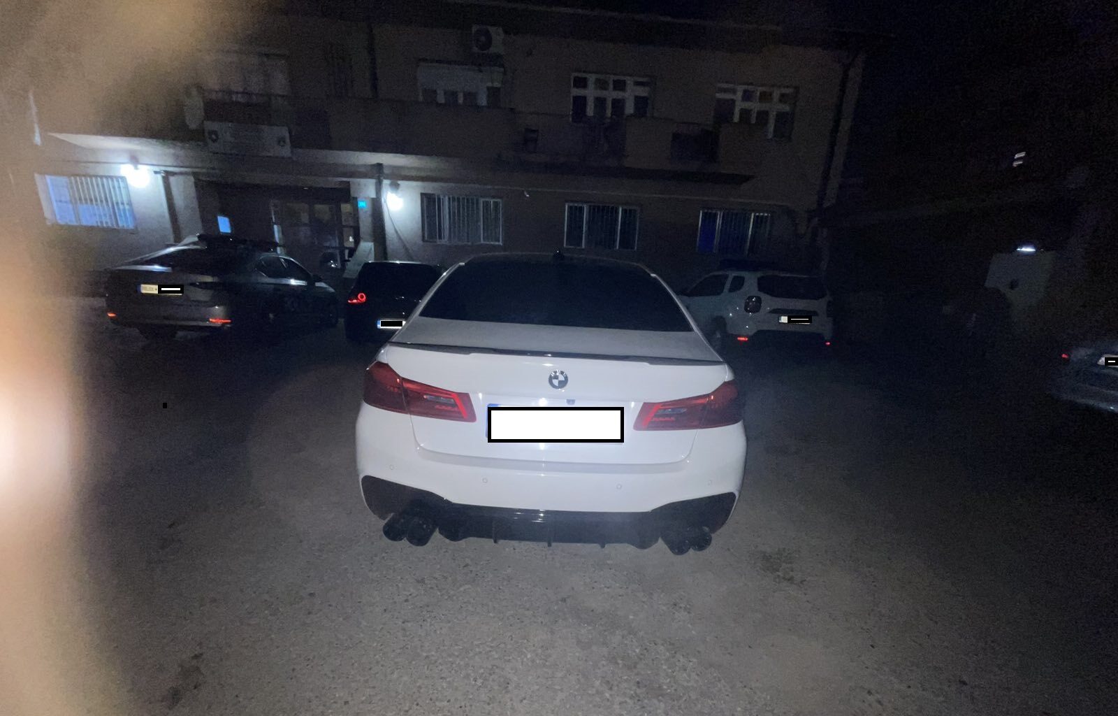 Policia në Prizren i gjobit me nga 500 euro shoferët me zhurmues të montuar në vetura