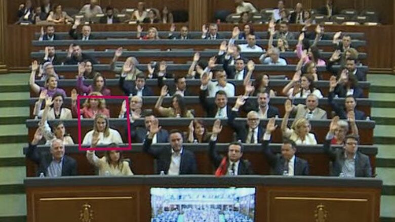 Deputetja e LVV-së, Shqipe Selimi nuk e votoi Gërvallen për kryeparlamentare
