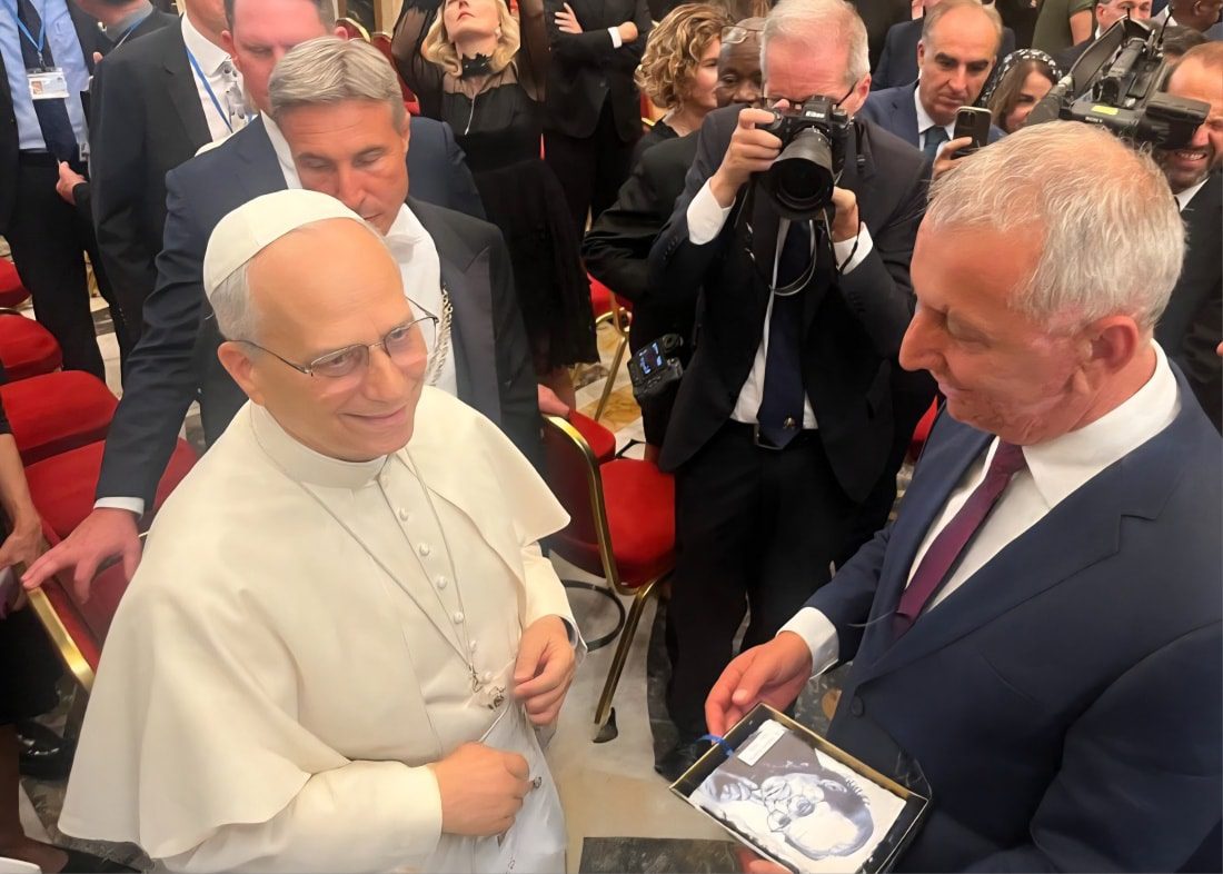Anton Quni takon Papa Leon XIV, ia dhuron fotografinë e presidentit Rugova