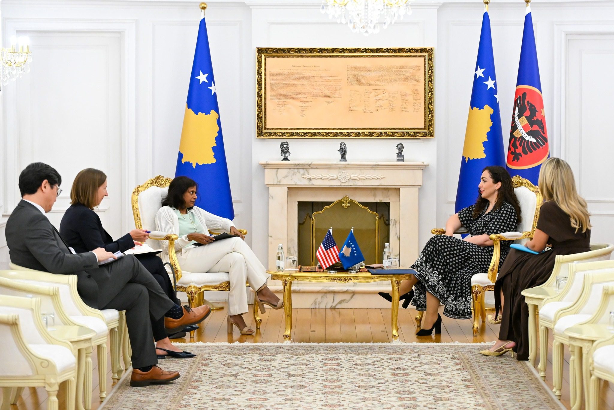 Presidentja Osmani takohet me zyrtaren amerikane Anu Prattipati