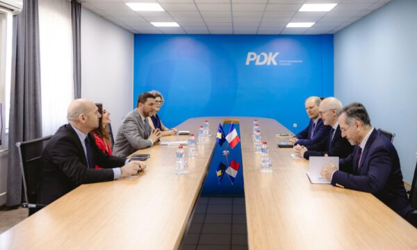 Edhe Krasniqi takohet me emisarin francez dhe ambasadorin Guerot