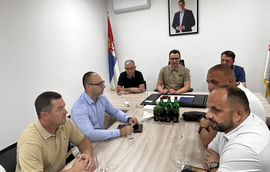 Udhëheqësit e Listës Serbe ankohen në Serbi për moscertifikimin në Kosovë