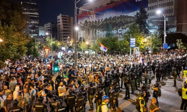 Mediat gjermane shkruajnë mbi përshkallëzimin e gjendjes në Serbi