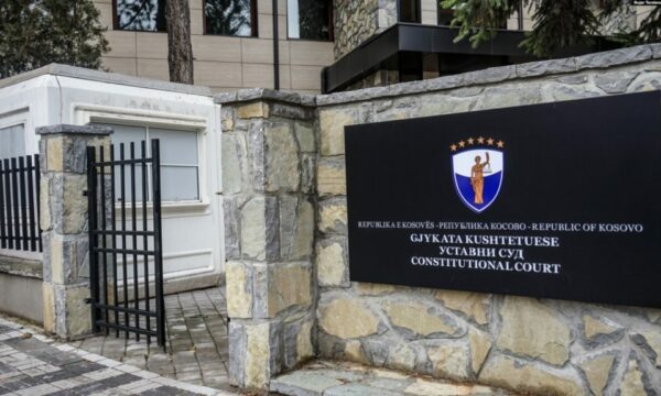 Kushtetuesja pezullon vendimin e Qeverisë për dhënien e parcelave të Graçanicës në shfrytëzim “Jetimave të Ballkanit”