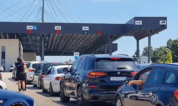 Pritje deri në 90 minuta për të dalë nga Kosova
