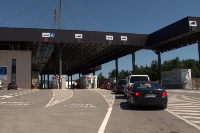 Kaq po presin mërgimtarët në pikat kufitare për të hyrë dhe dalë nga Kosova