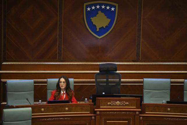 “Veç rri” – Sala Jashari i reagon Avni Deharit
