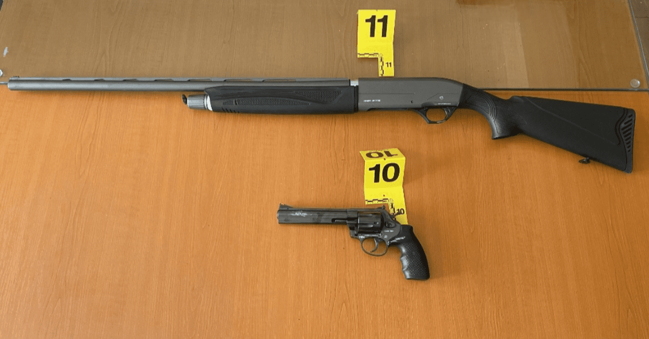 Gjuajtën me armë në një dasmë në Greme, policia gjen 50 gëzhoja