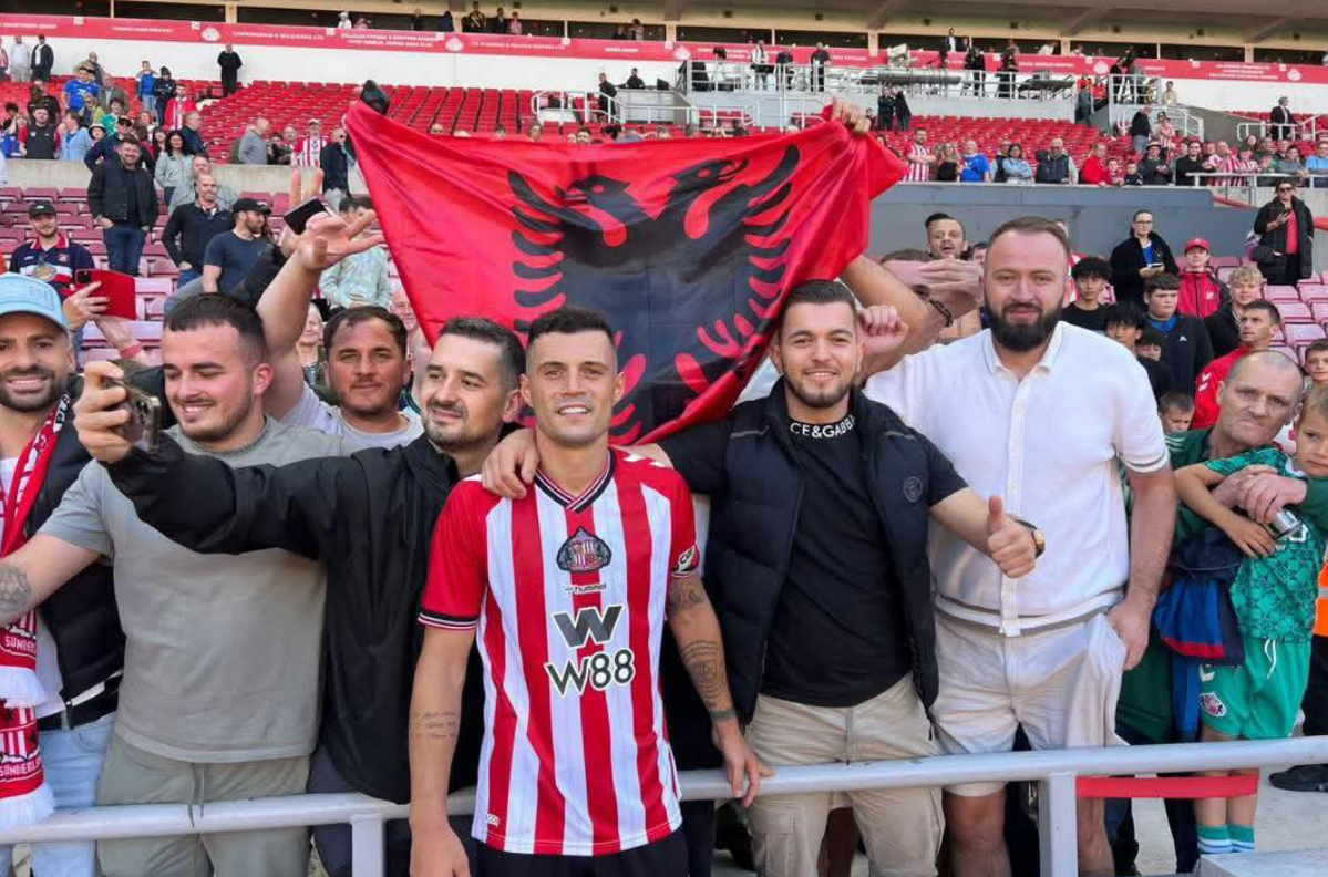 Xhaka debuton te Sunderlandi, shkon për t’u fotografuar me tifozët shqiptarë