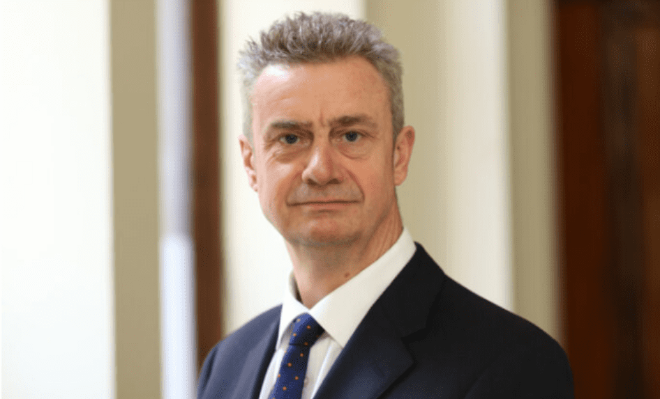 Ambasadori britanik: Bllokada politike po dëmton Kosovën