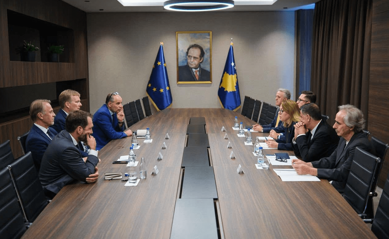 Haziri e Bajrami kërkojnë heqjen e masave ndëshkuese nga BE-ja