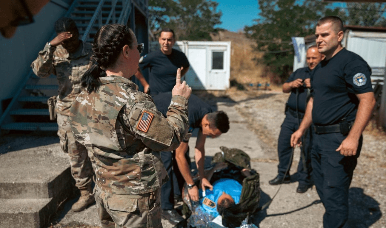 Ushtarët amerikanë dhe Policia e Kosovës zhvillojnë trajnim pesë ditor për Shpëtimin e Jetës në Luftë