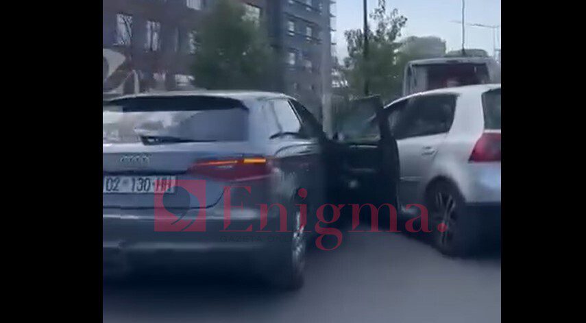 Aksident trafiku në afërsi të Fakultetit Teknik në Prishtinë, dy të lënduar