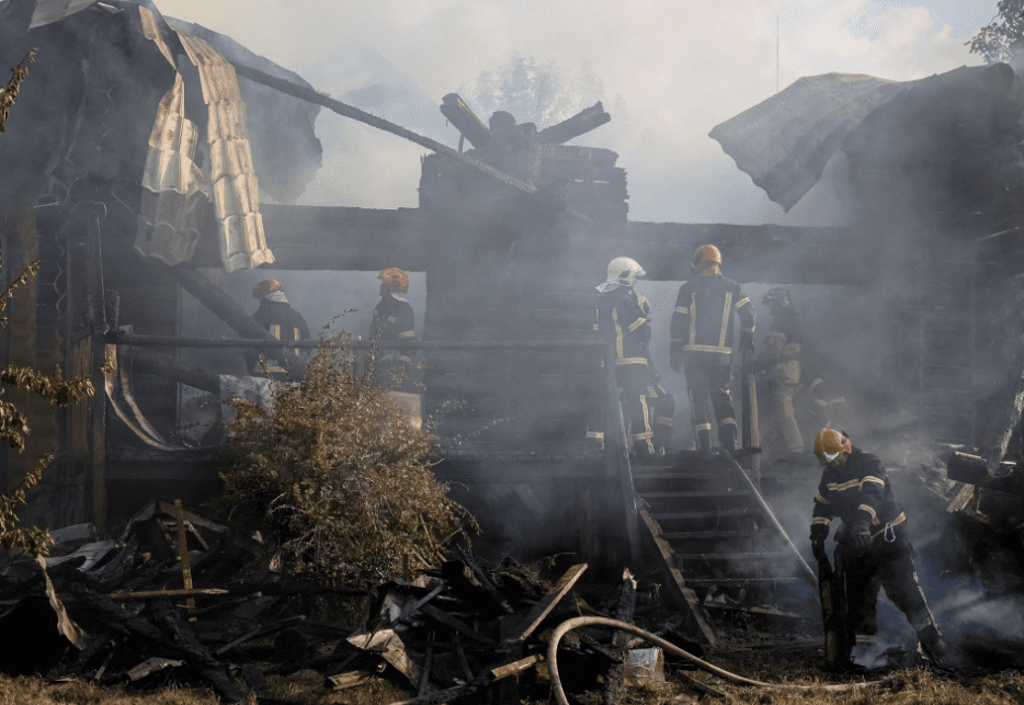 Rusia sulmon Ukrainën me qindra dronë dhe raketa