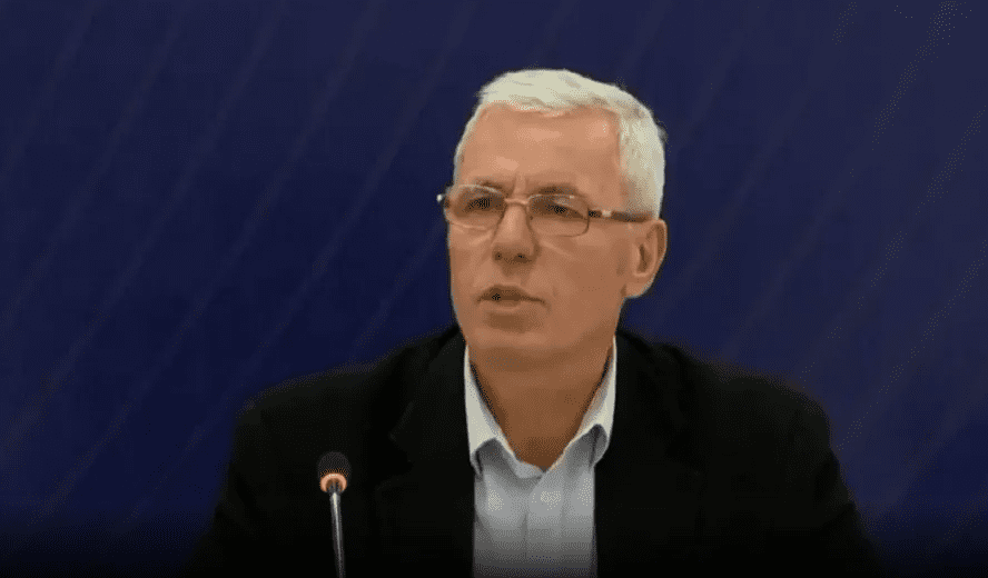“Sa i pa edukatë”, i thotë Sami Kurteshi i VV-së një gazetarit