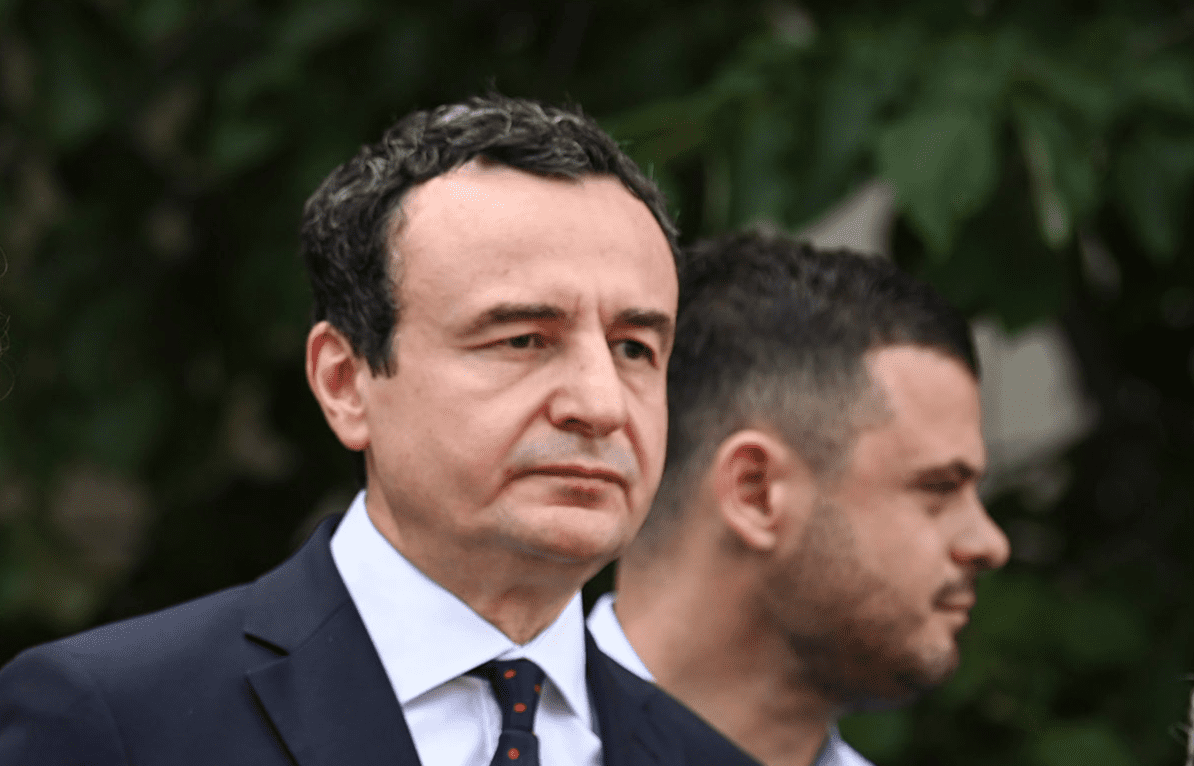 Pas homazheve për luftëtarin e UÇK-së, Kurti këshillon diasporën që të vijnë me të gjithë familjen për të votuar