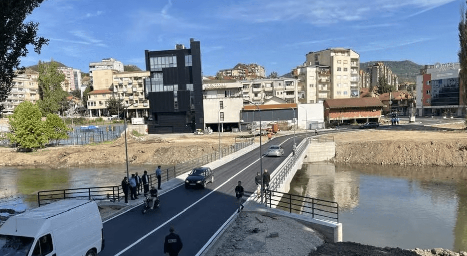 Kurti: Më pak se dy muaj u deshën për të ngritur urën mbi lumin Ibër